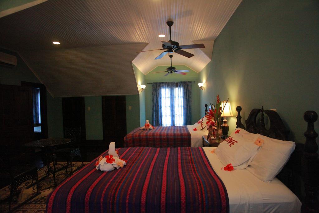 Mahogany Hall Luxury Boutique Resort San Ignacio Exteriör bild