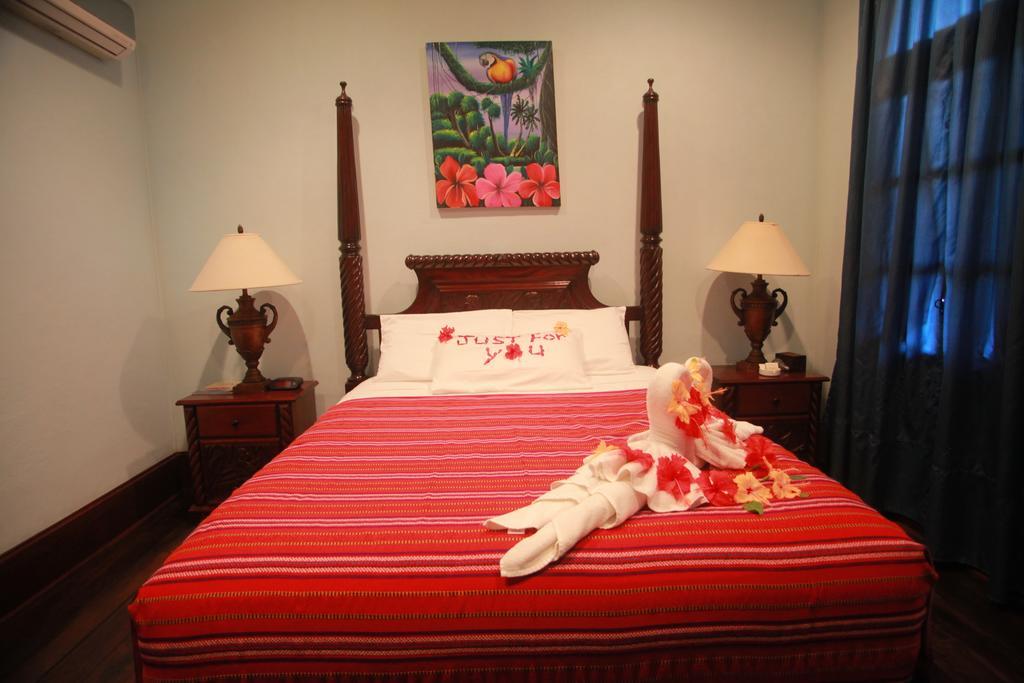 Mahogany Hall Luxury Boutique Resort San Ignacio Exteriör bild