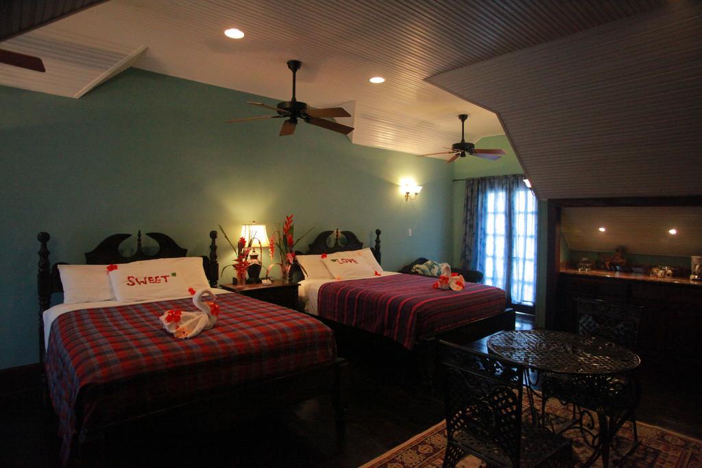 Mahogany Hall Luxury Boutique Resort San Ignacio Exteriör bild