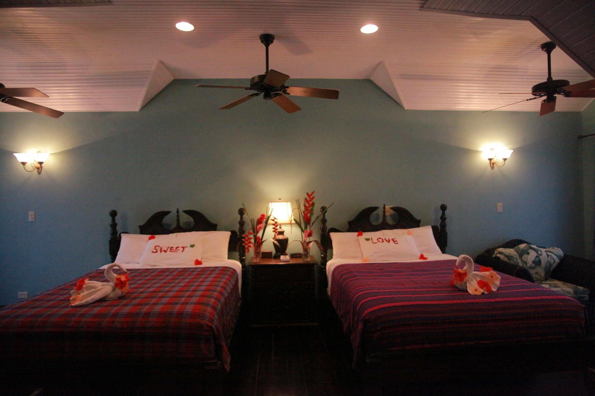 Mahogany Hall Luxury Boutique Resort San Ignacio Exteriör bild